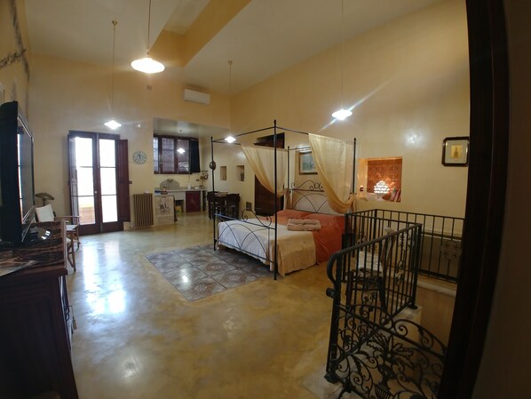 1 habitación, tabla de planchar con plancha, wifi y ropa de cama 