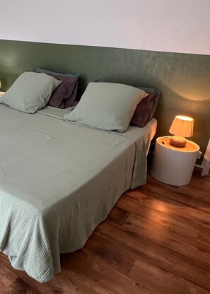 2 bedrooms, iron/ironing board, WiFi, bed sheets