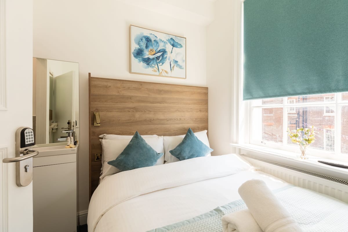 Premium tweepersoonskamer, en-suite badkamer | Uitzicht vanuit accommodatie
