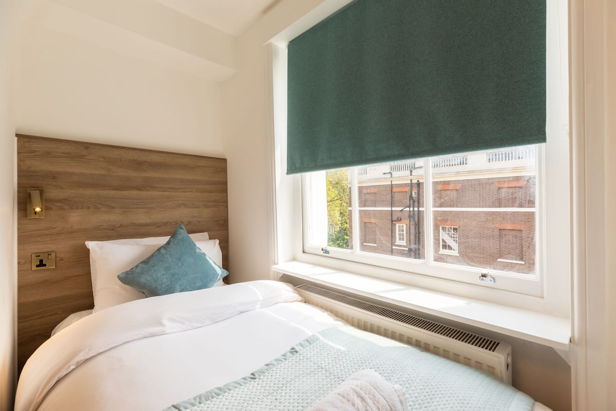 Premium eenpersoonskamer, privébadkamer (External bathroom) | Uitzicht vanuit accommodatie