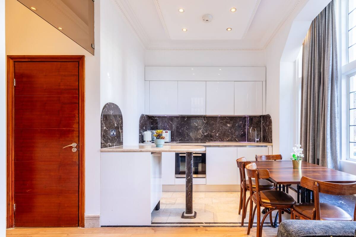 公寓, 私人浴室 (Two Bedroom) | 办公桌、熨斗/熨衣板、免费 WiFi