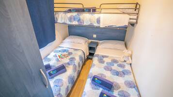 Standard Mobile Home | 2 bedrooms, blackout curtains, cots/infant beds