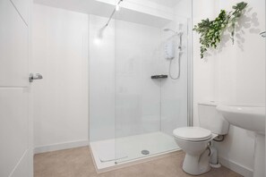Shower, hair dryer, towels, shampoo