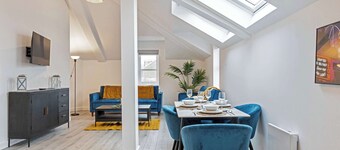 Stylish 1-Bed Penthouse + Roof Terrace | Sleeps 4