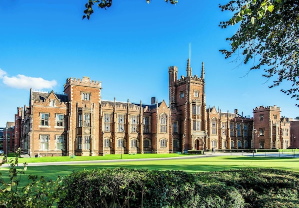 Queen’s University Belfast – A prestigious Russell Group university at the heart of the city, known for its historic campus, world-class research, and vibrant student life.