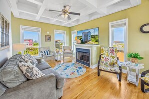 Smart TV, books - Spacious 5-bedroom house with private pool and elevator in charming Rodanthe (Rodanthe)
