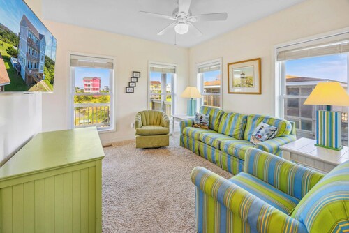 Spacious 5-bedroom house with private pool and elevator in charming Rodanthe