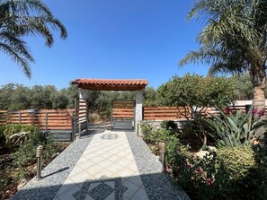Terrace/patio - Joyful Guest House 2 Gaia by 8essentially (Galatas)