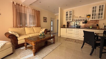 KRK Enjoy waterfalls, sun, beach and sea: Domicile Sunce Gudiča