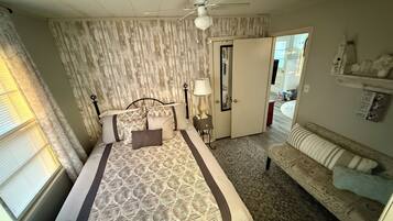 2 slaapkamers, een strijkplank/strijkijzer, gratis wifi, beddengoed