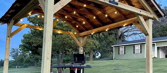 The Farm Cottage ~ Newly Renovated Charming farmhouse nestled in TN landscape