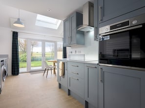 Fridge, microwave, oven, dishwasher - Golfers Haven Links Cottage, Crail - Pass the Keys (Crail)