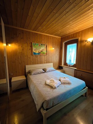 3 bedrooms, WiFi, bed sheets