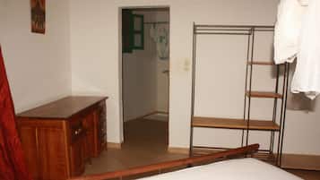 2 habitaciones, tabla de planchar con plancha, wifi y ropa de cama
