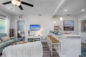 TV - Annie's Escape | 5min->Downtown | HotTub (Sarasota)