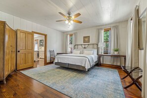 7 bedrooms, desk, iron/ironing board, free WiFi - NEW! Harvest Haus: A Spacious Luxury Downtown Retreat - Ideal for Gatherings! (Fredericksburg)