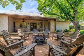 Terrace/patio - NEW! Harvest Haus: A Spacious Luxury Downtown Retreat - Ideal for Gatherings! (Fredericksburg)