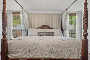7 bedrooms, desk, iron/ironing board, free WiFi - NEW! Harvest Haus: A Spacious Luxury Downtown Retreat - Ideal for Gatherings! (Fredericksburg)