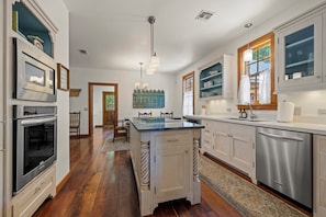 Fridge, microwave, oven, stovetop - NEW! Harvest Haus: A Spacious Luxury Downtown Retreat - Ideal for Gatherings! (Fredericksburg)