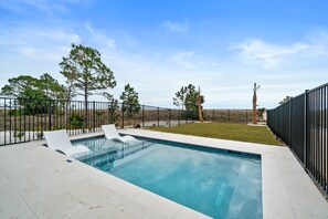 Lämmitetty uima-allas