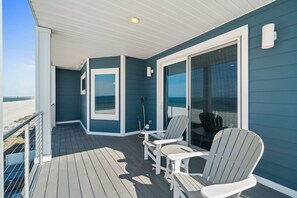 Terrace/patio - Beachfront Duplex Unit, Pet Friendly, Mexico Beach, Gorgeous Views! (Mexico Beach)