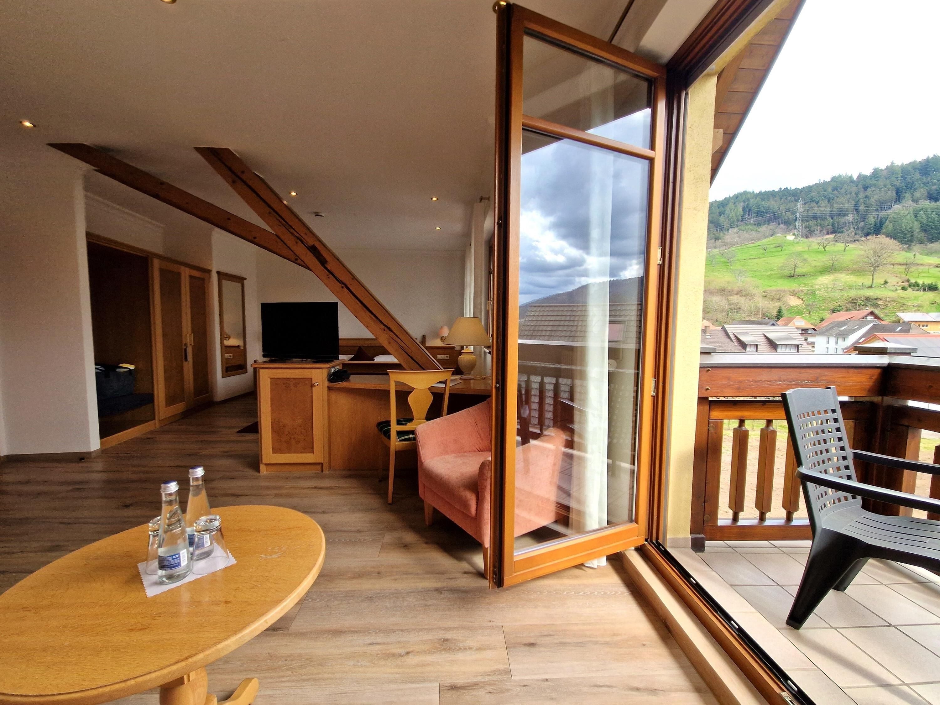 Deluxe Zimmer | Työpöytä, ilmainen Wi-Fi, vuodevaatteet