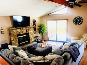 Smart TV, fireplace, books, music library