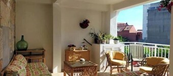 Cerca de la playa con bodega y jardín. C. Portugés