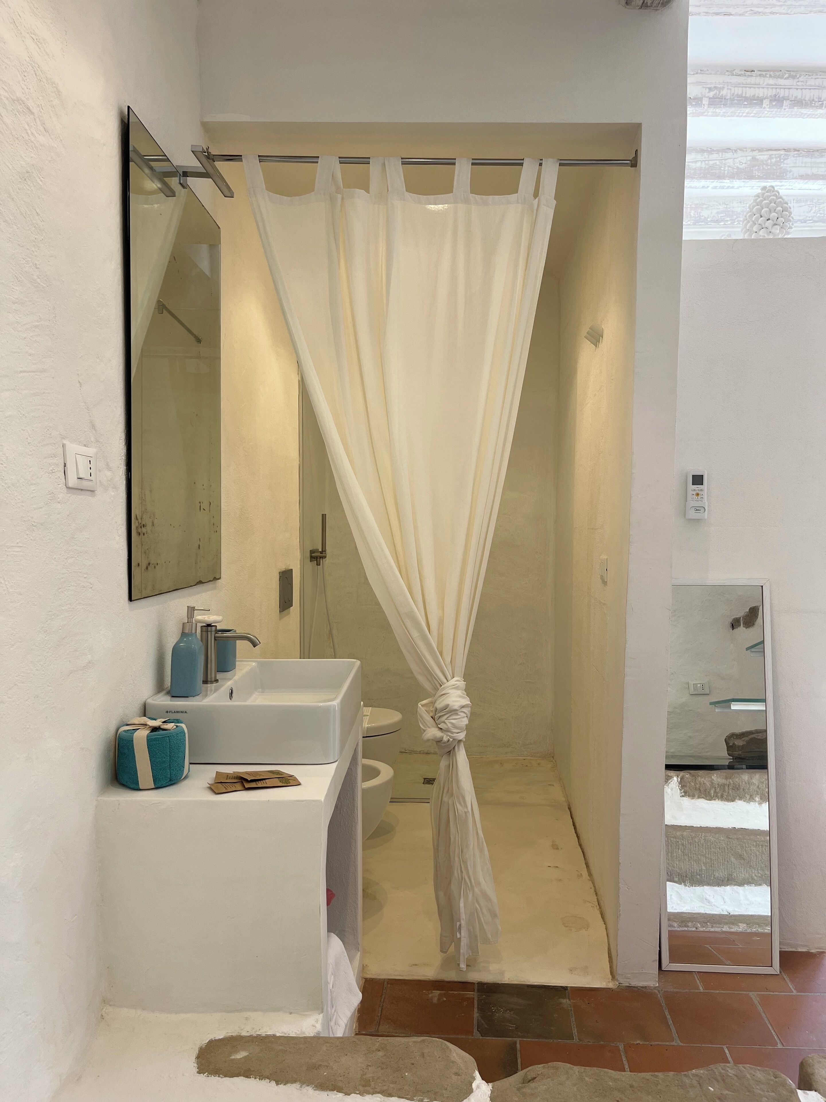 Luxury-Doppelzimmer, Gartenblick | Badezimmer | Dusche, Haartrockner, Bademäntel, Bidet
