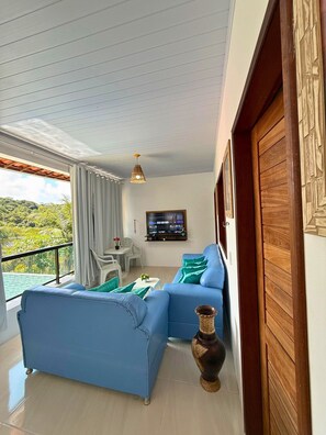 Villa | Wohnbereich | 32-Zoll-Flachbildfernseher mit Digitalempfang, Fernseher