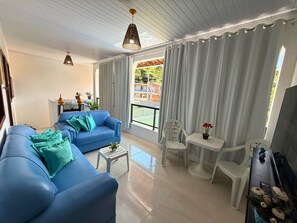 Vila | Área de estar | TV de tela plana 32 polegadas com canais digitais, TV