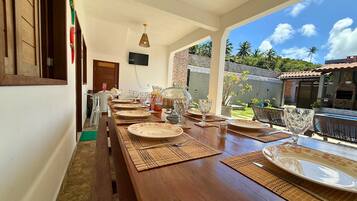 Villa | Buiten dineren