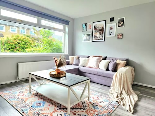 Stylish 3 Bedroom House in Glasgow