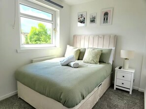 3 habitaciones, tabla de planchar con plancha, wifi y ropa de cama 