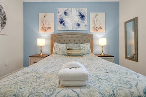 2 Schlafzimmer, Schreibtisch, Bügeleisen/Bügelbrett, Reisekinderbett