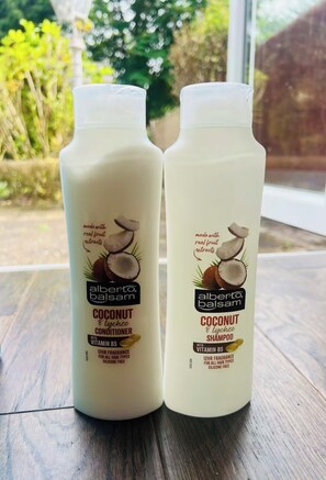 Serviettes fournies, papier toilette