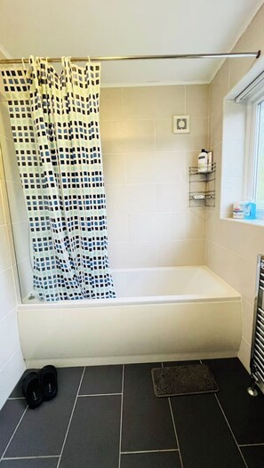 Towels, toilet paper - Best place in luton (Luton)