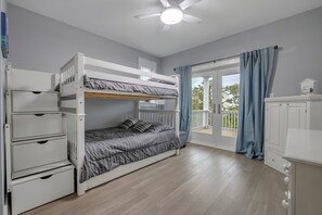 3 bedrooms, iron/ironing board, travel crib, free WiFi - Modern Oceanview Vacation Home (Saint George Island)
