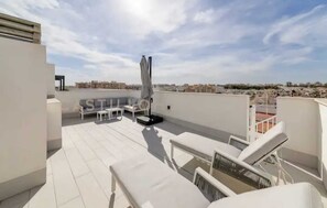Property grounds - Luxury Penthouse - Rooftop Pool - 100m to the Sea (Torrevieja)