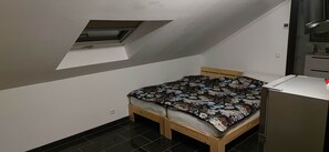 1 habitación, tabla de planchar con plancha, wifi y ropa de cama 