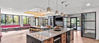 Luxurious 2BR - 2BA Apt at Hyatus