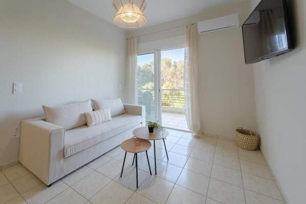 Living area - Joyful Guest House 1 Aria by 8essentially (Galatas)