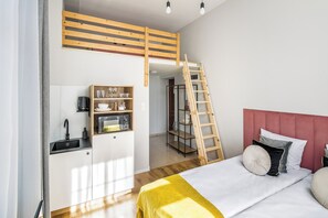 Superior Quadruple Room | Iron/ironing board, free WiFi - Horizon Park Aparthotel (Kraków)