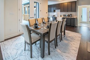 Dining - Twilight Pines - Four Bedroom Cottage, Sleeps 8 (Huntsville)