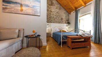 3 bedrooms, in-room safe, desk, iron/ironing board