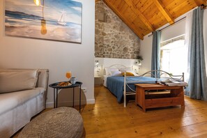 3 bedrooms, in-room safe, desk, iron/ironing board