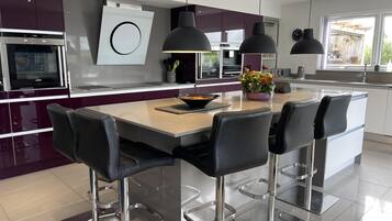 House | Private kitchen | Fridge, microwave, oven, stovetop