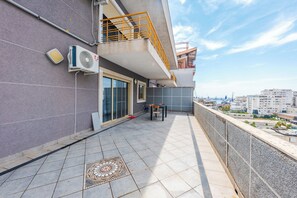 Outdoor dining - The City Grand Veranda by PS (Durrës)