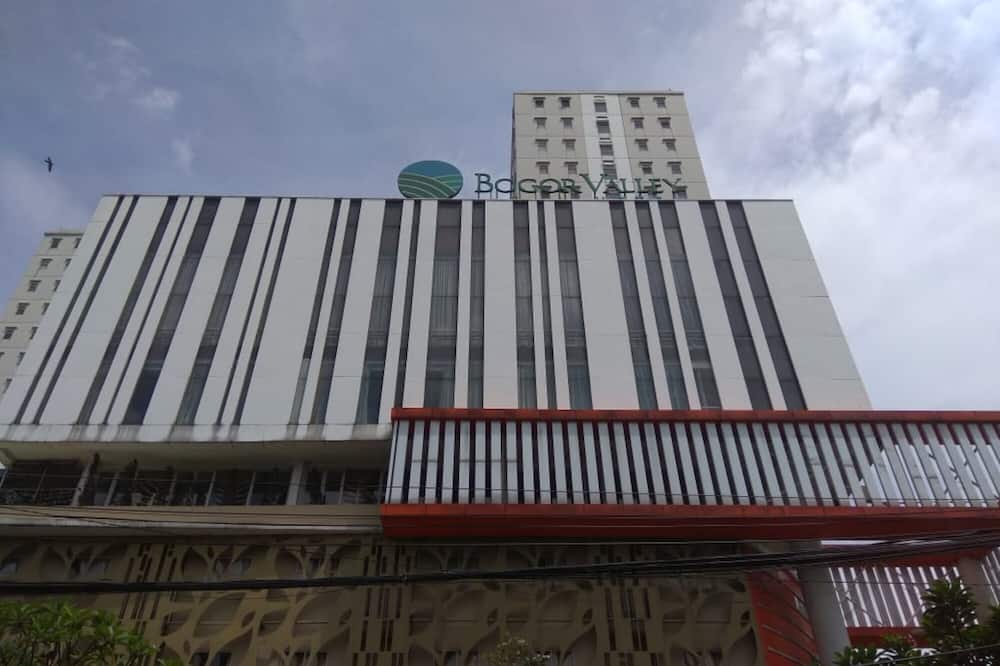 Cozy And Homey 3Br At Bogor Valley Apartment