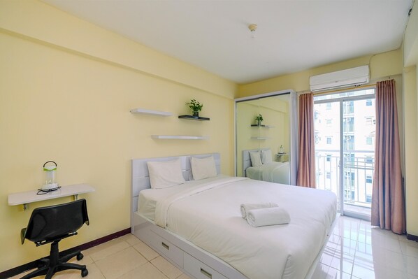 Apartment | 3 bedrooms, desk
